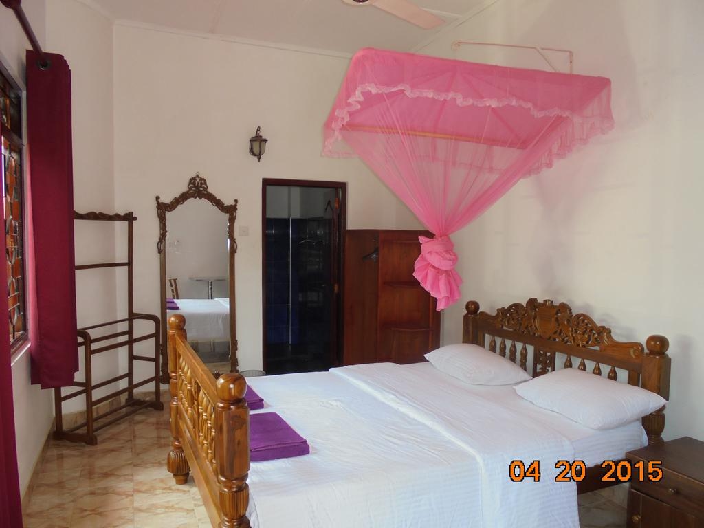 The Hotel Paradise Katunayaka Quarto foto