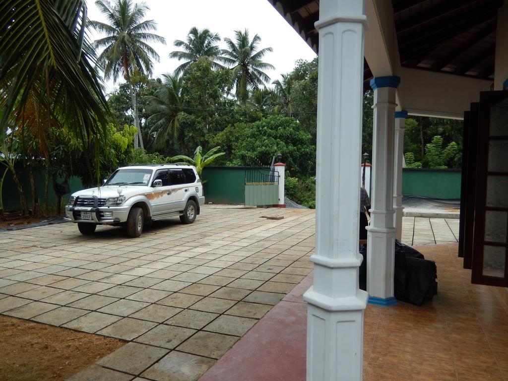The Hotel Paradise Katunayaka Exterior foto